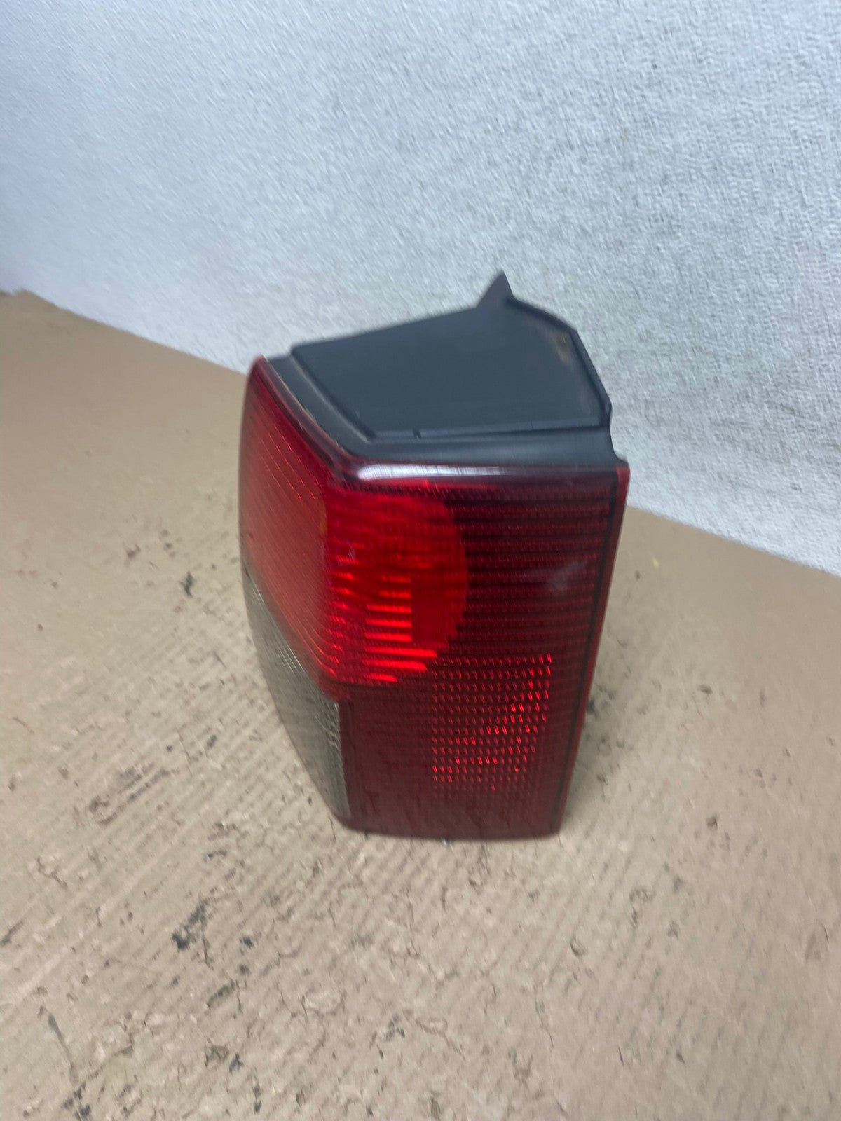 2006-2011 Mitsubishi Endeavor Right Passenger RH Side Tail Light AF7052 LK1