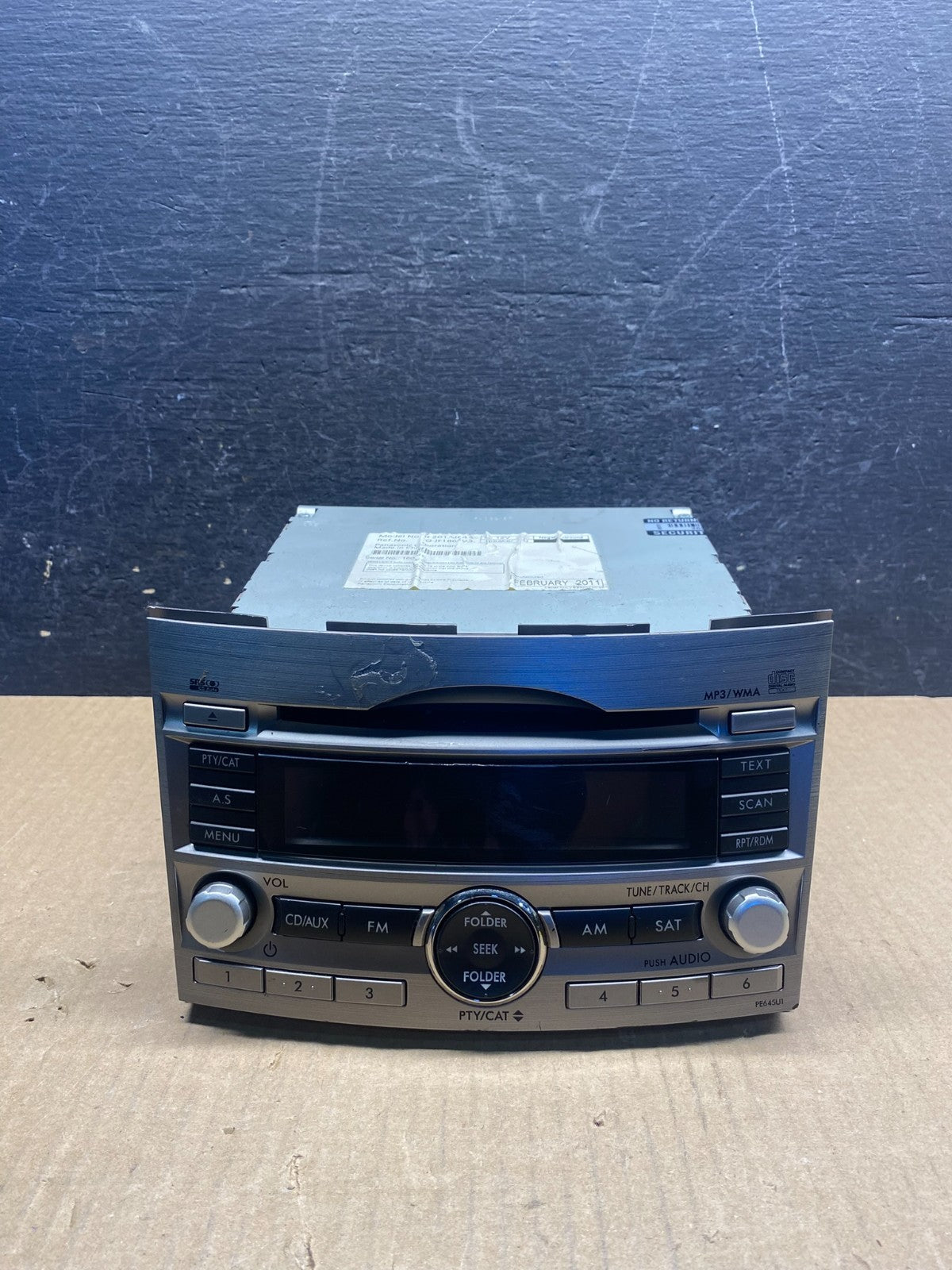 2010 to 2012 Subaru Legacy AM FM CD MP3 Radio Player AG3819 DG0
