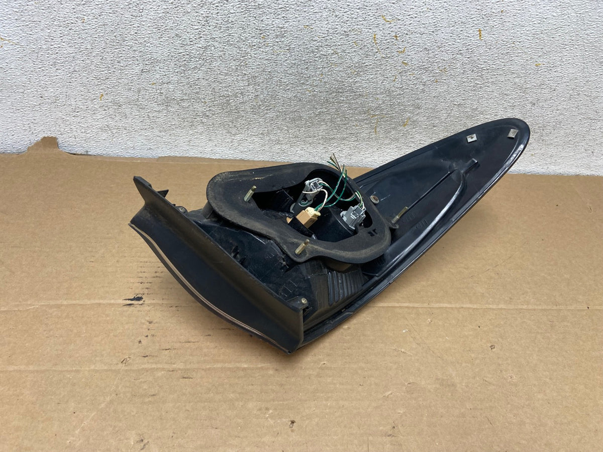 2002 to 2004 Lexus ES300 ES330 Right Passenger Side Tail Light AH7772 LK3