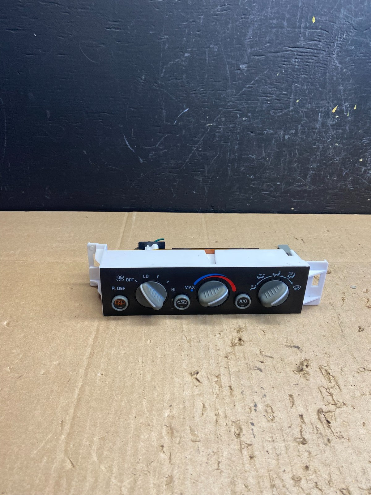 Chevrolet Suburban GMC Yukon A/C Heater Climate Control Module Panel Ab99630