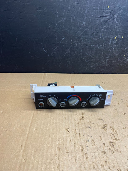 Chevrolet Suburban GMC Yukon A/C Heater Climate Control Module Panel Ab99630
