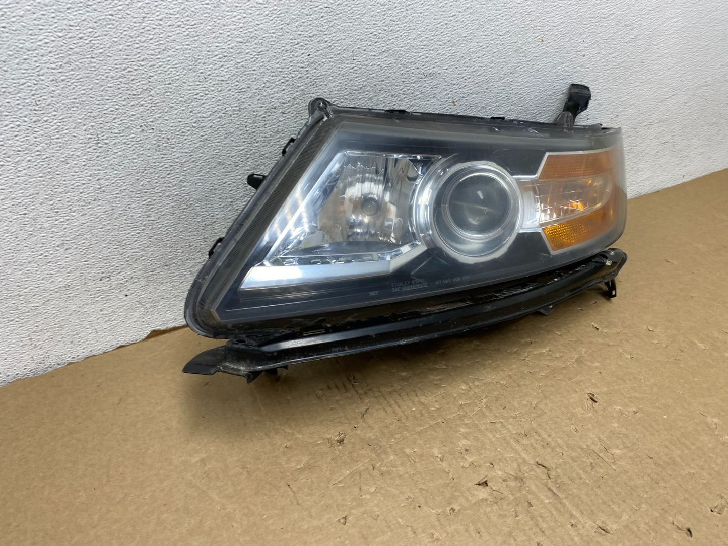 2011 to 2013 Honda Odyssey Front Left Driver LH Headlight Halogen AF7433 DW2