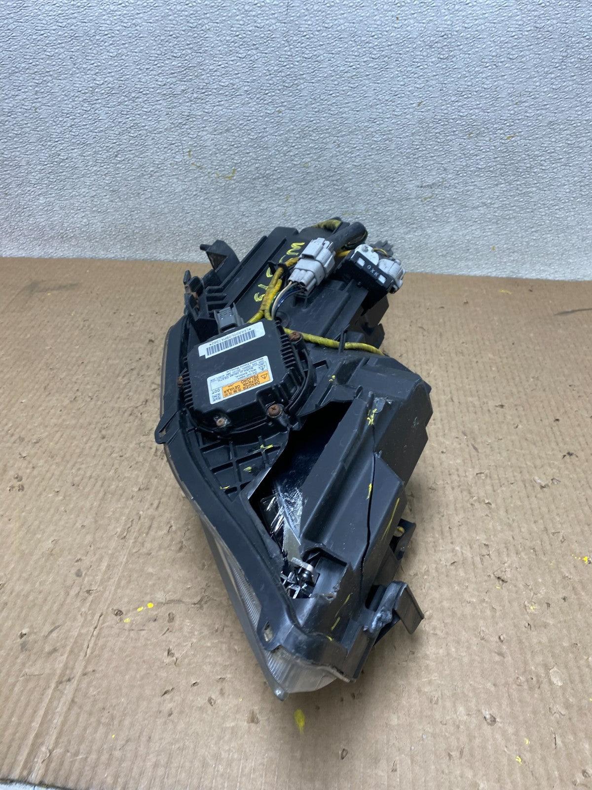 2010 - 2013 Mazda 3 Left Driver Xenon HID Headlight Oem W5315 DG10