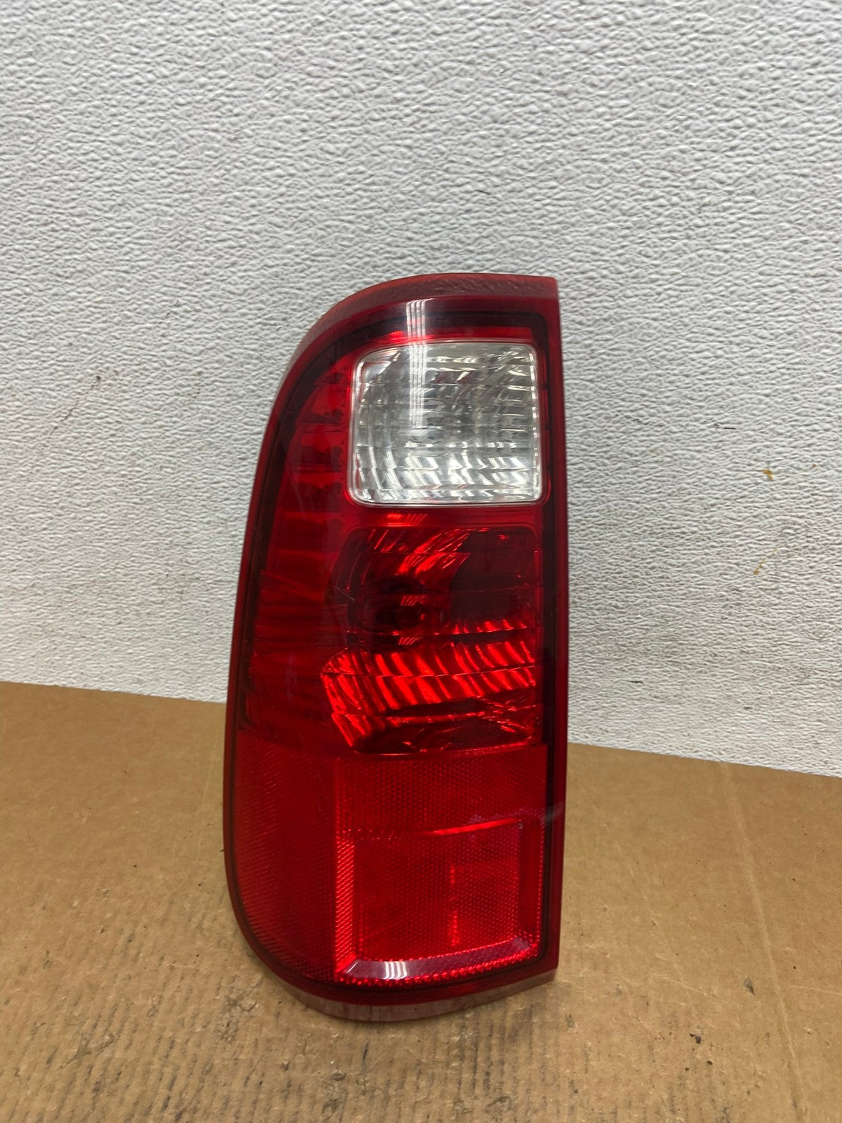 2008 to 2016 Ford F-250 F250 Left Driver LH Side Tail Light AE1595 LK0