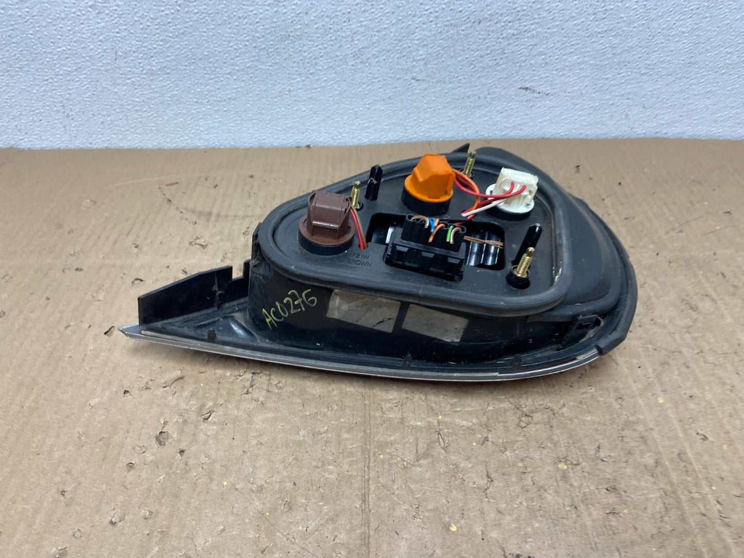2004 to 2006 Jaguar XJ8 Left Driver LH Side Tail Light AC0276 DW4