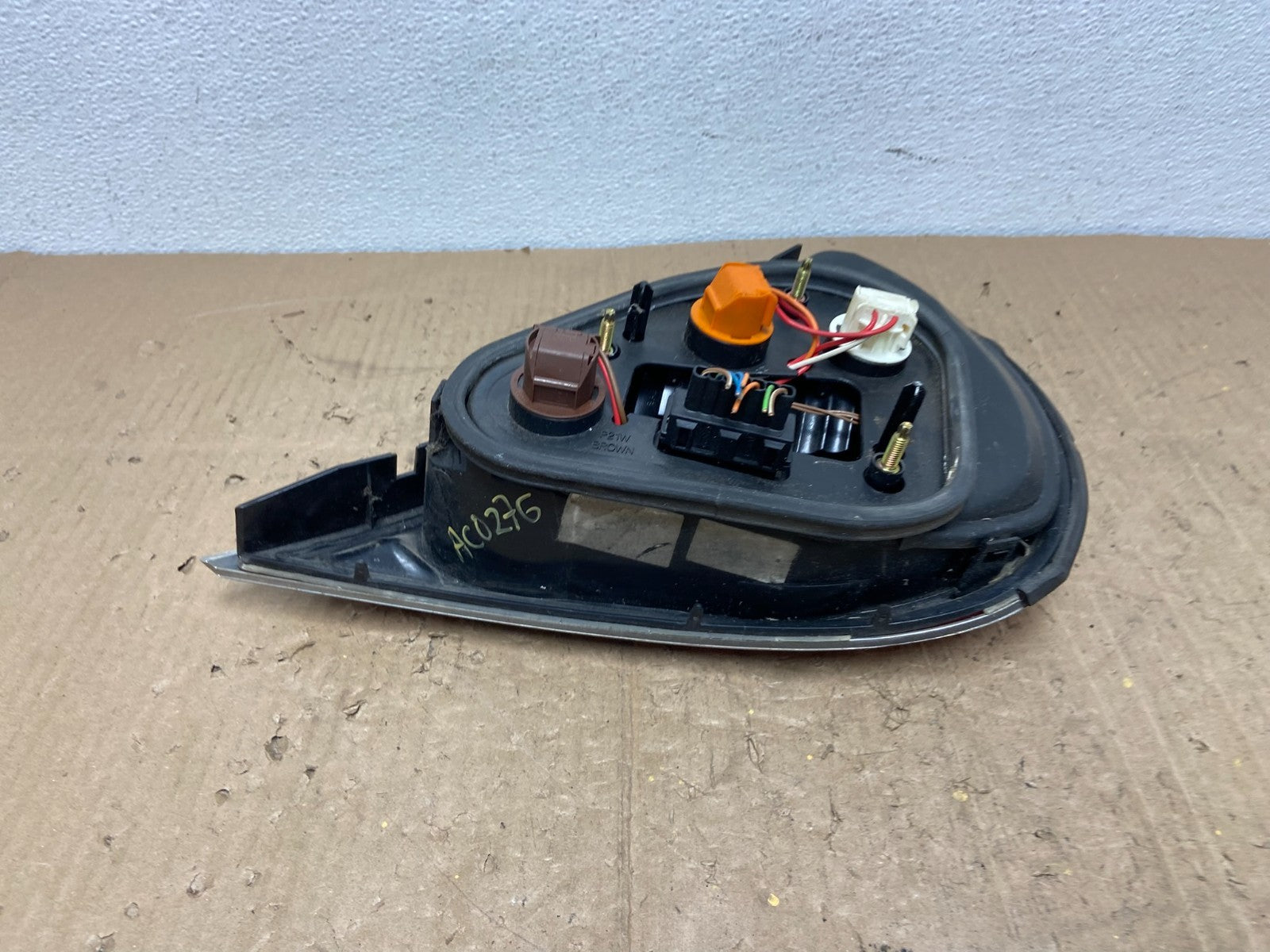 2004 to 2006 Jaguar XJ8 Left Driver LH Side Tail Light AC0276 DW4