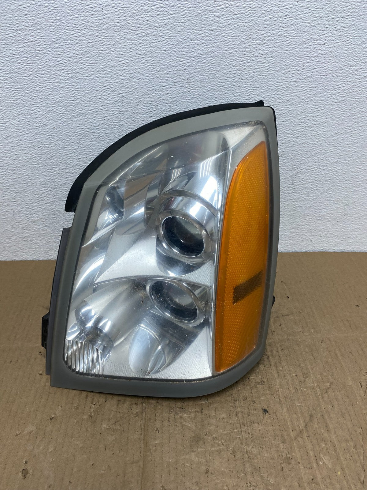 2004 to 2009 Cadillac SRX Left Driver Side Xenon Headlight Oem AB8367 DW0