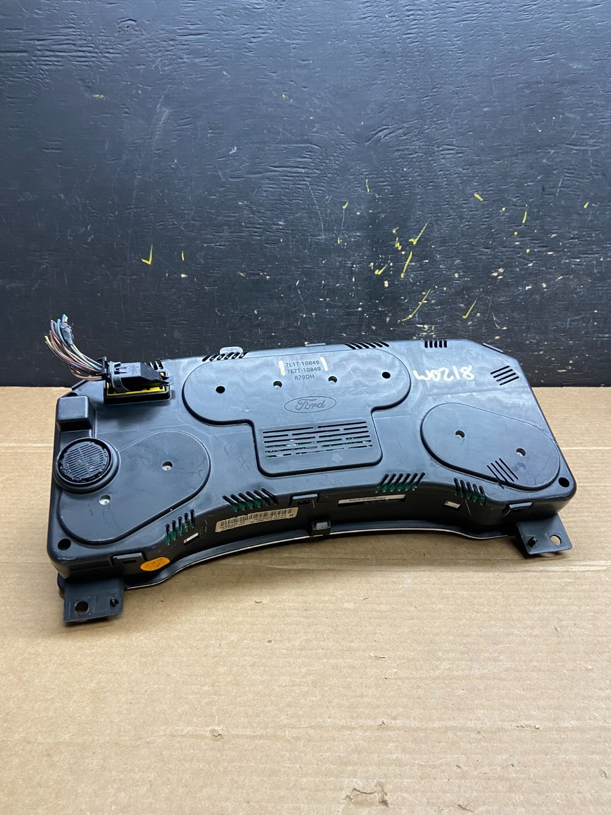 2007 2008 Ford  Expedition Speedometer Cluster Gauge OEM w0218 DG6