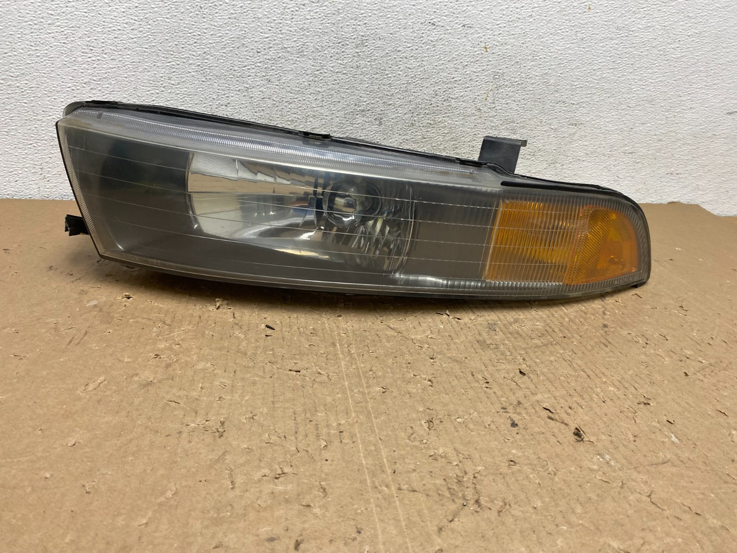 2002 to 2003 Mitsubishi Galant Left Driver LH Side Headlight AD8827 DW0