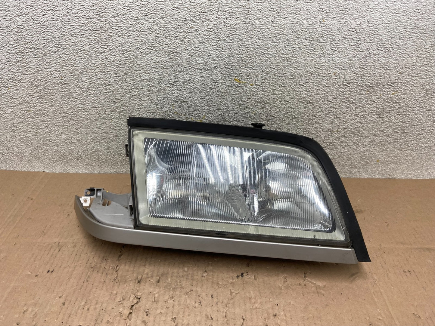 1994 - 1996 Mercedes C C220 W202 Front Right Passenger Headlight Z7813 DG0