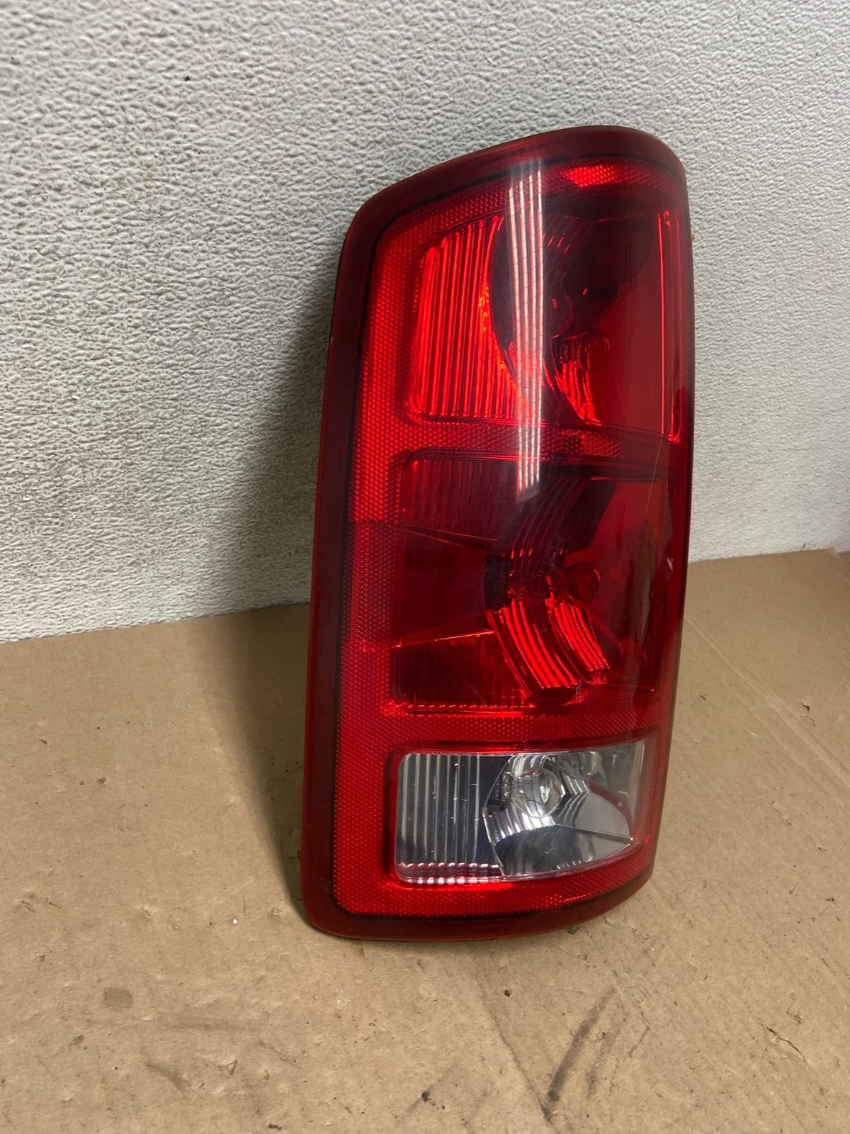 2002 to 2006 Dodge Ram 1500 Left Driver side Tail Light AG4784 LK2