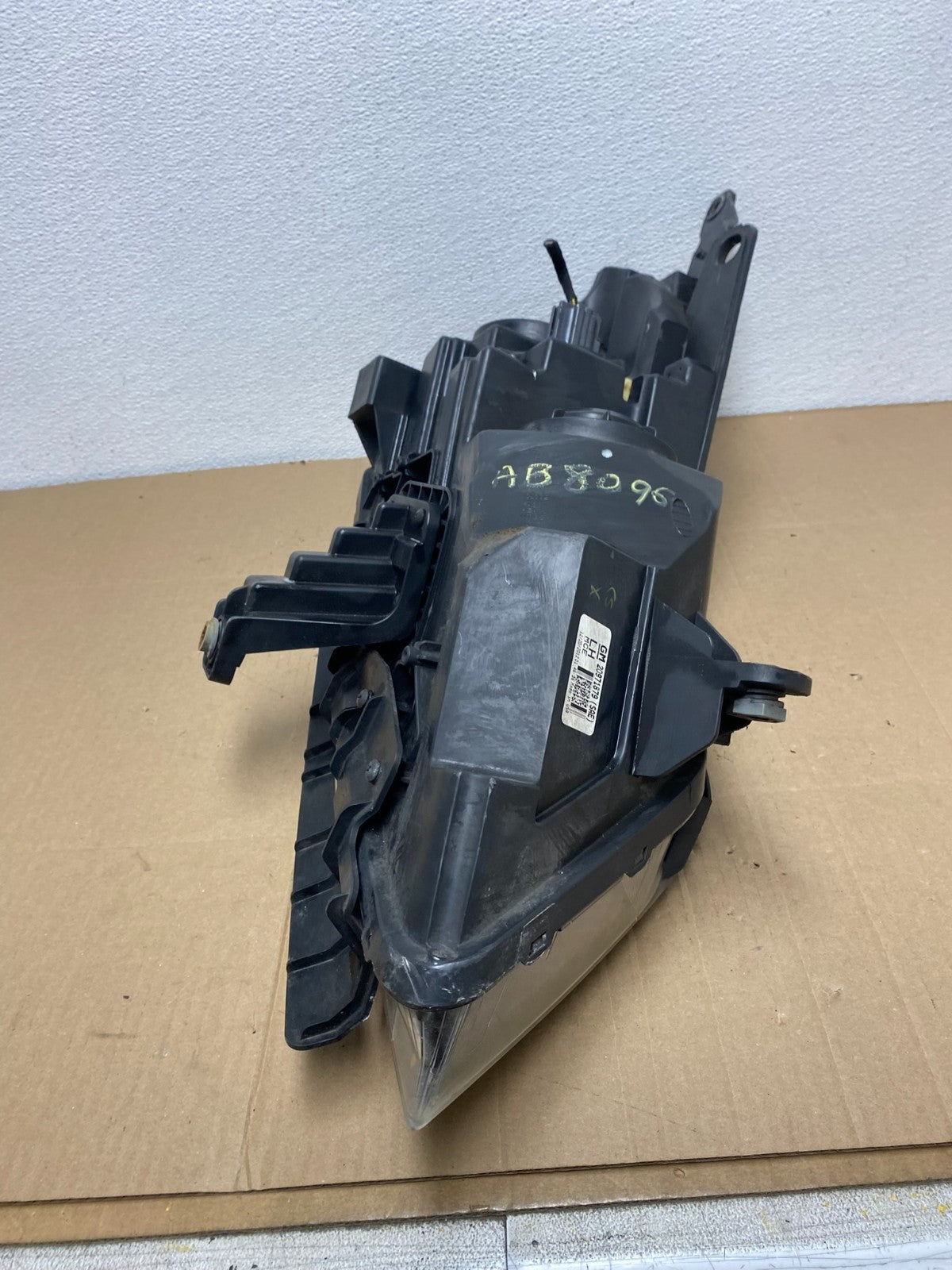 2013-2017 Chevrolet Traverse Left Driver LH Side Headlight Halogen OEM AB8096 DW5