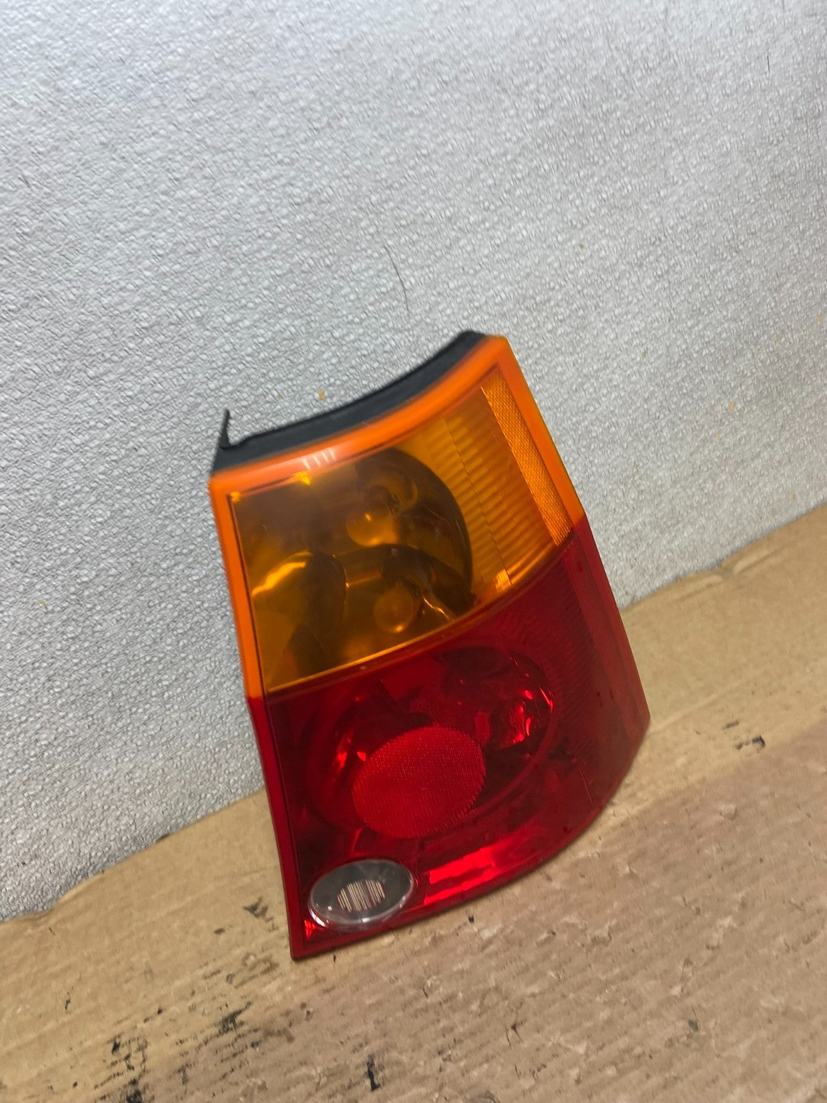 2004 to 2006 Chrysler Pacifica Right Passenger Rh Side Tail Light  AB5301 LK2