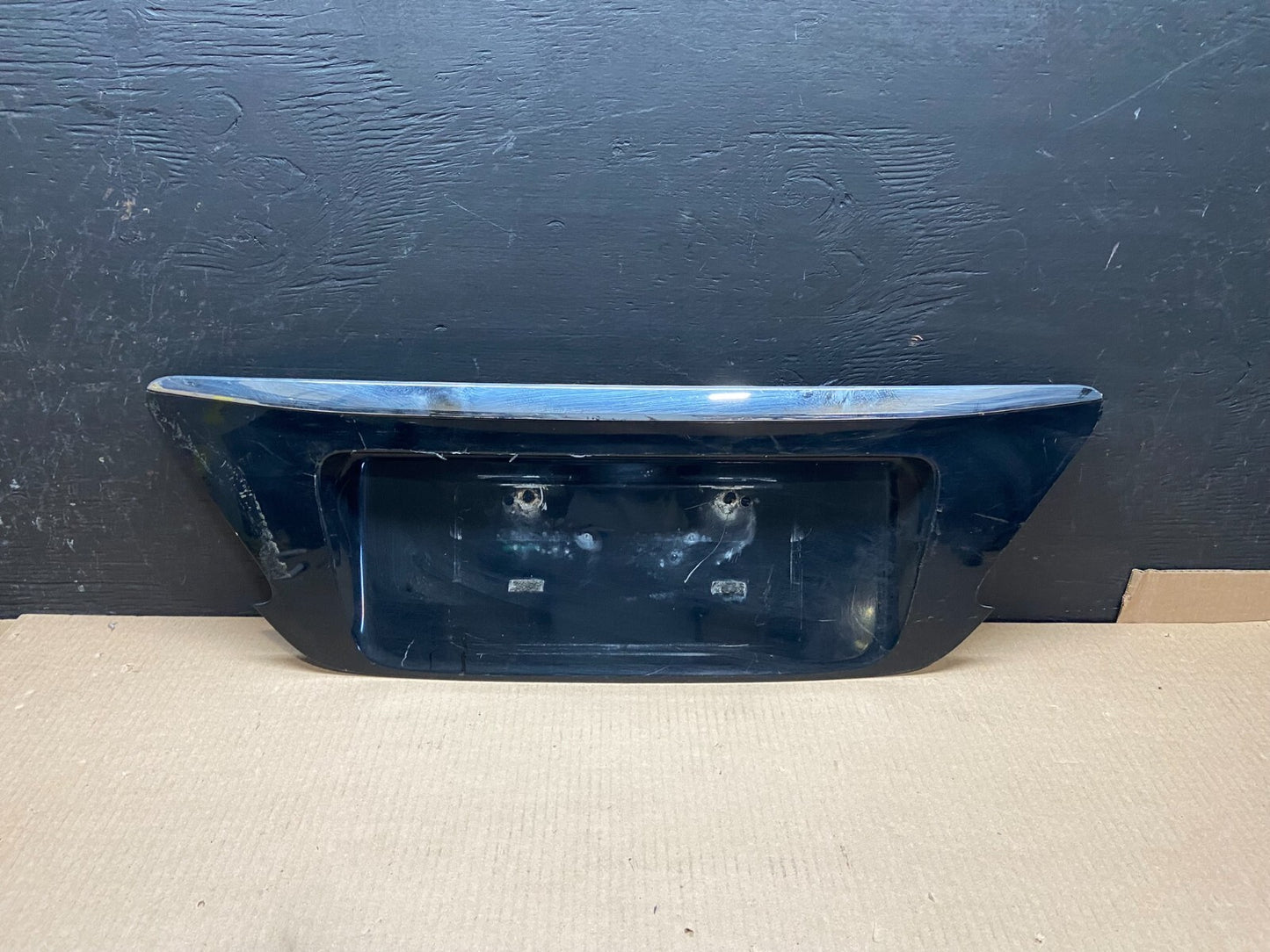 2007 2008 2009  Lexus ES350 Rear Trunk Molding License Plate Panel Oem E8481 DG10