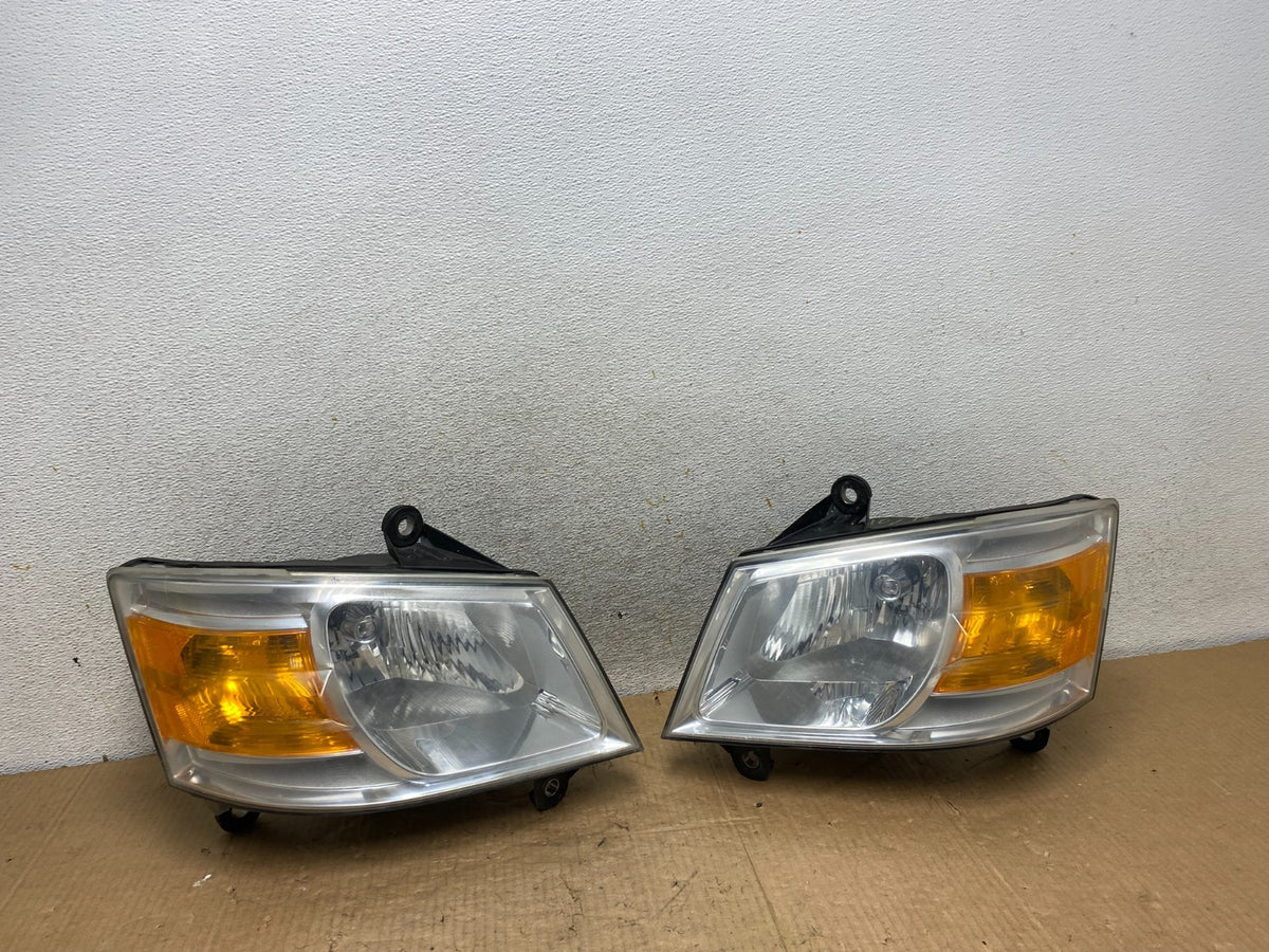 2008 to 2010 Dodge Caravan Left+Right Set Side Halogen Headlights AI8161 DW0