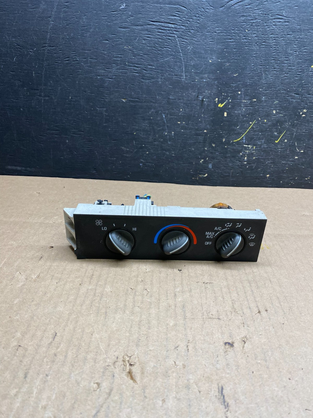 2001 - 2007 Chevy Express 1500 Climate Control A/C  Panel T4493 DG0