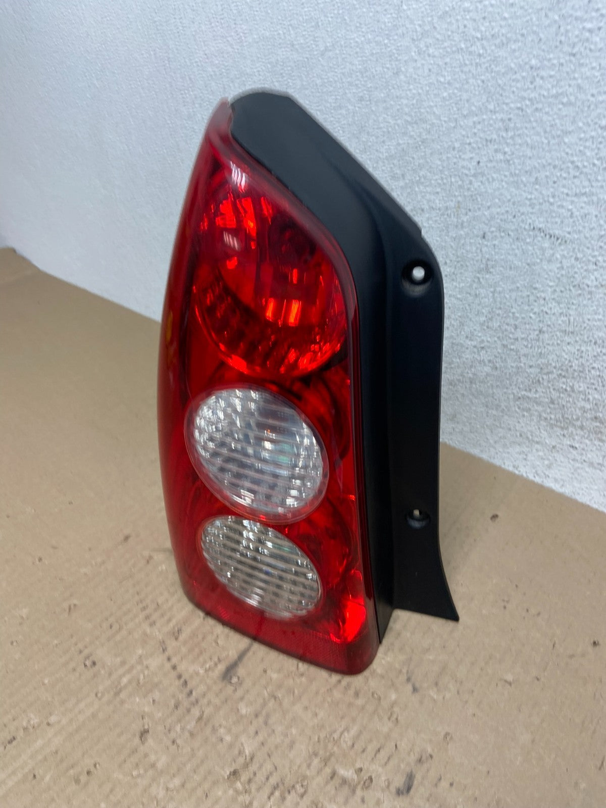 2005 2006 Mazda Tribute Left Driver LH Tail Light AE7056 DW1