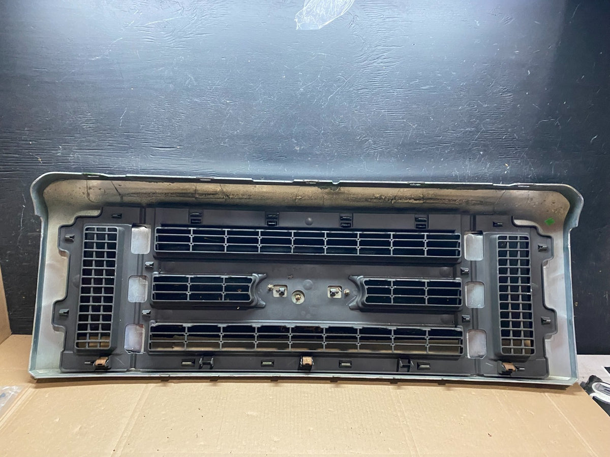 2008 to 2014 Ford Econoline E150 E250 Front Upper Chrome Grill Grille u0076 DG4