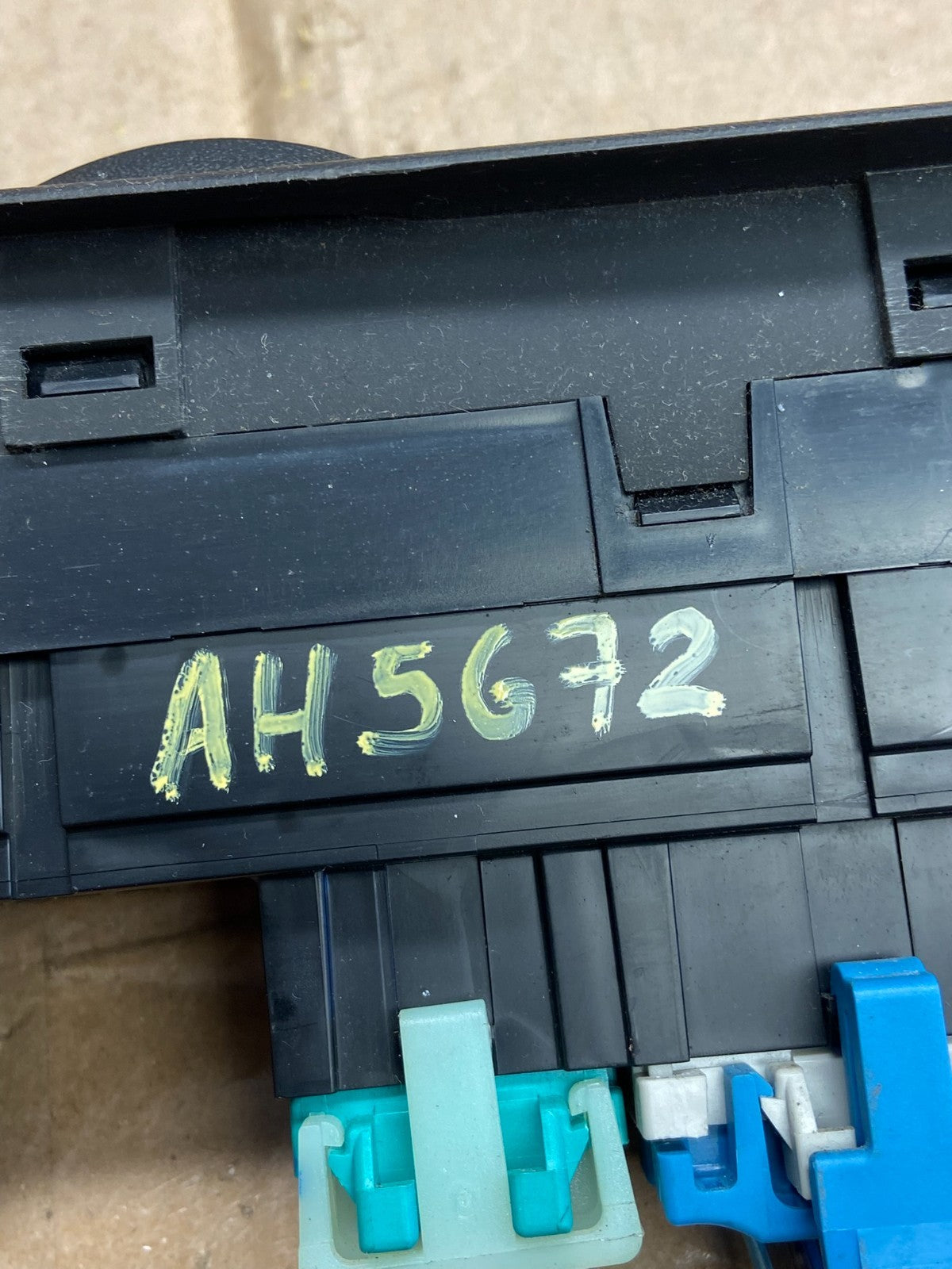 2006 - 2009 GMC Envoy Master Power Door Lock Window Switch Heat Seat ah5672 DG5