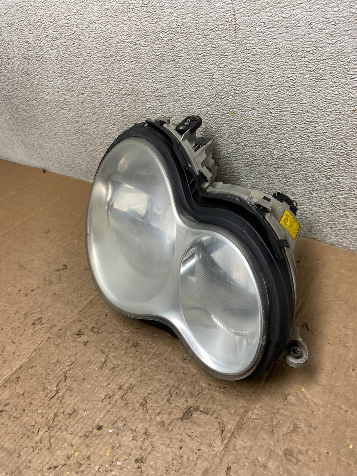 2005 to 2007 Mercedes-Benz C-Class Right Passenger Side Headlight Oem AA4246 DW1