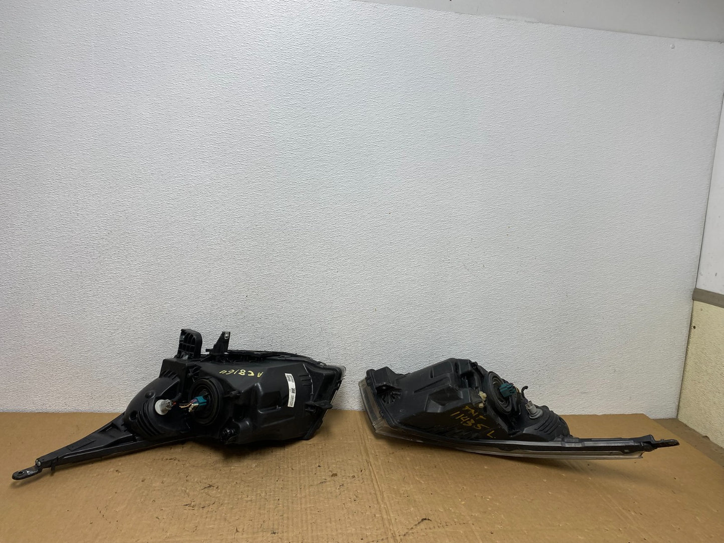 2011 to 2015 Chevrolet Cruze Halogen Left+Right Set Headlights AC8164 DW8