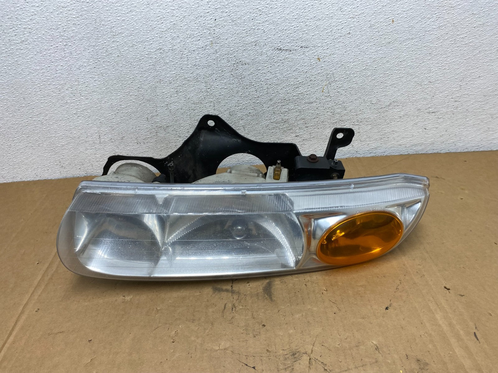 2000 - 2002 Saturn SL SL1 SL2 S Series Left Driver Halogen Headlight AD2751 DW0