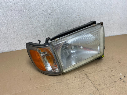 1996 to 2002 Toyota 4Runner Halogen Right Passenger RH Headlight AF5095 DW2