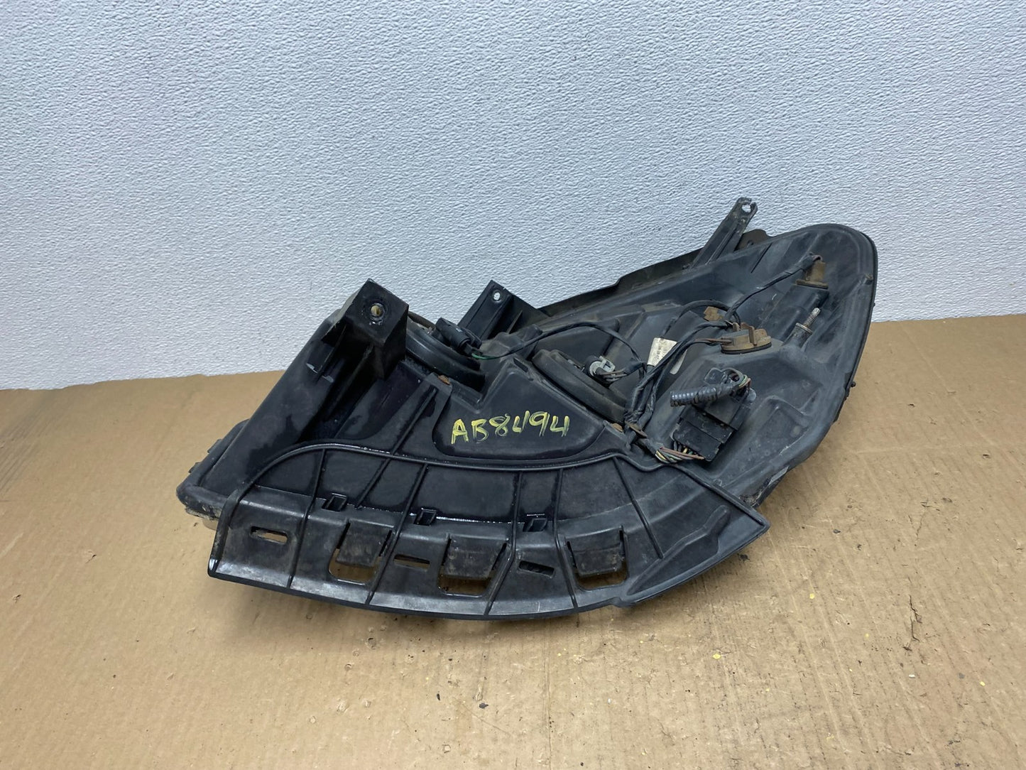 2006 to 2008 Buick Lucerne Right Passenger Side Halogen Headlight OEM AB8494 DW8