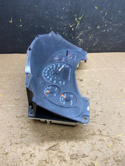 2001 to 2002 Chevrolet Express Speedometer Cluster Gauge OEM W3418 DG1