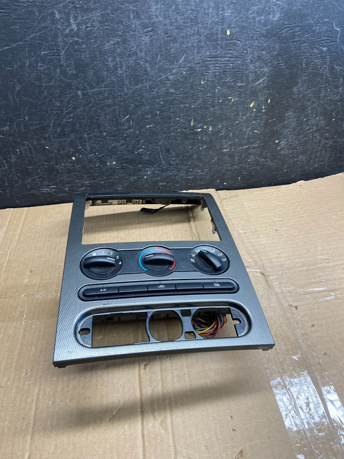 2004 to 2008 Ford F150 Radio Climate Dash Bezel Surround Black AF2763 DG3