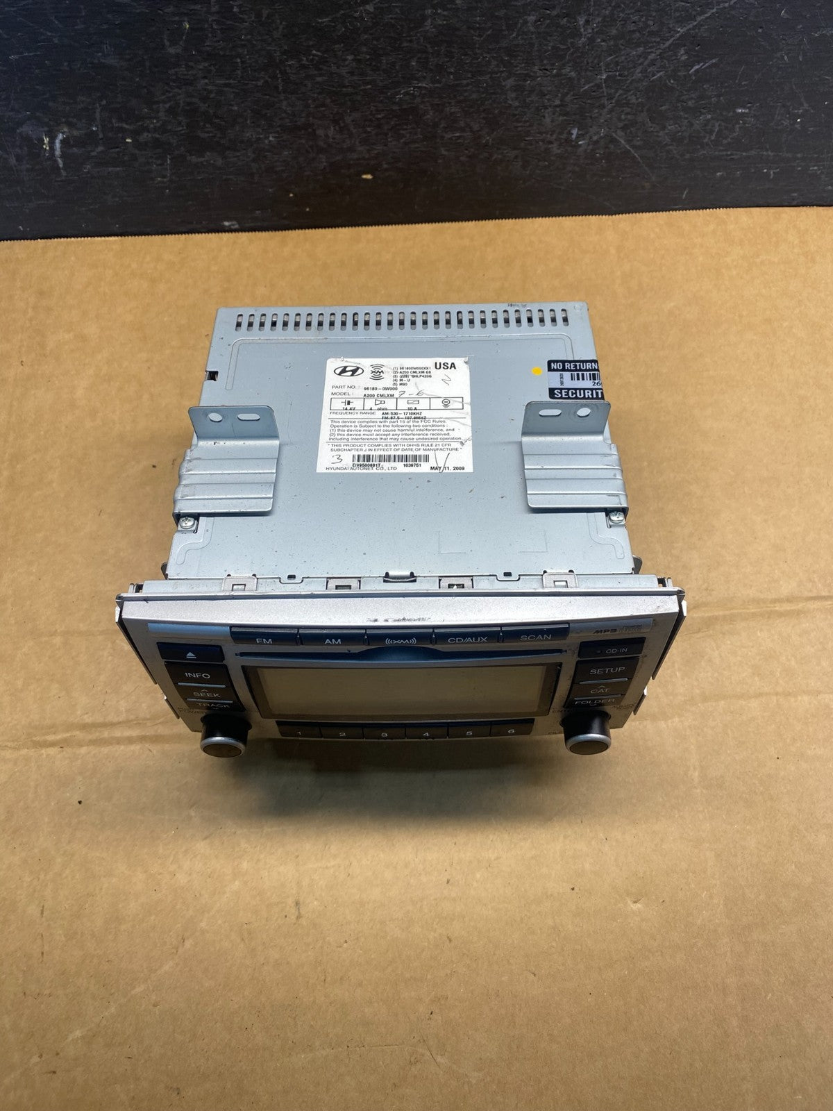 2007 to 2009 Hyundai Santa Fe AM/FM Radio CD Player AD7329 DG3