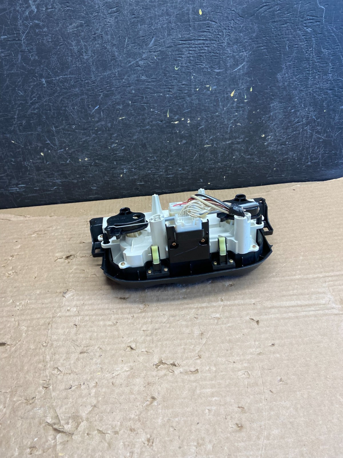 2004 - 2005 Toyota RAV4 A/C Heater Climate Control Unit Switch af2710 DG3