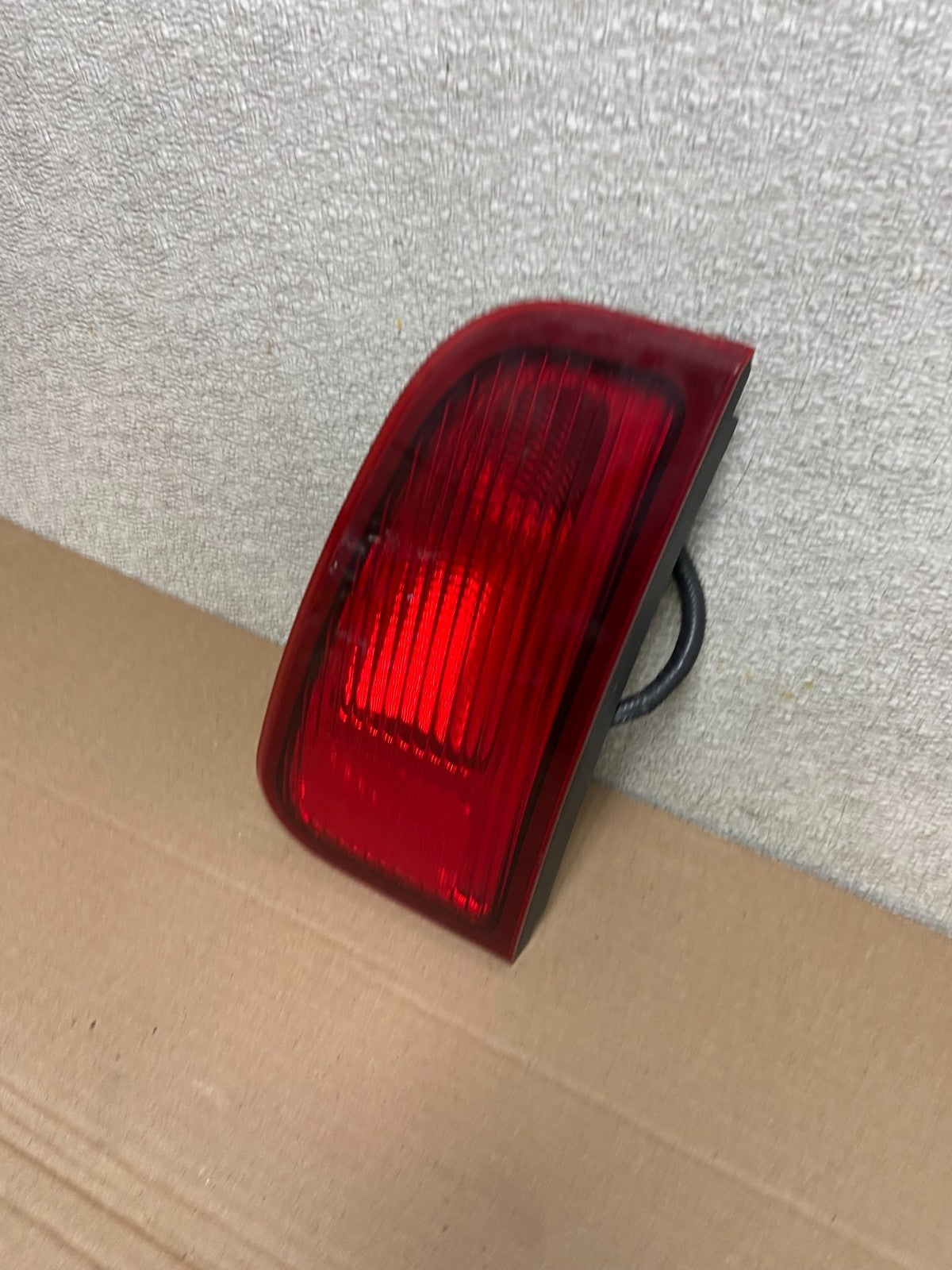 2003-2006 Lincoln Navigator Right Passenger RH Inner Tail Light OEM AB0940 LK1