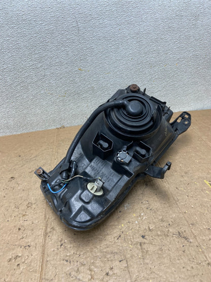 2000 to 2004 Mitsubishi Montero Pajero Right Passenger RH Headlight AA4270 DW4