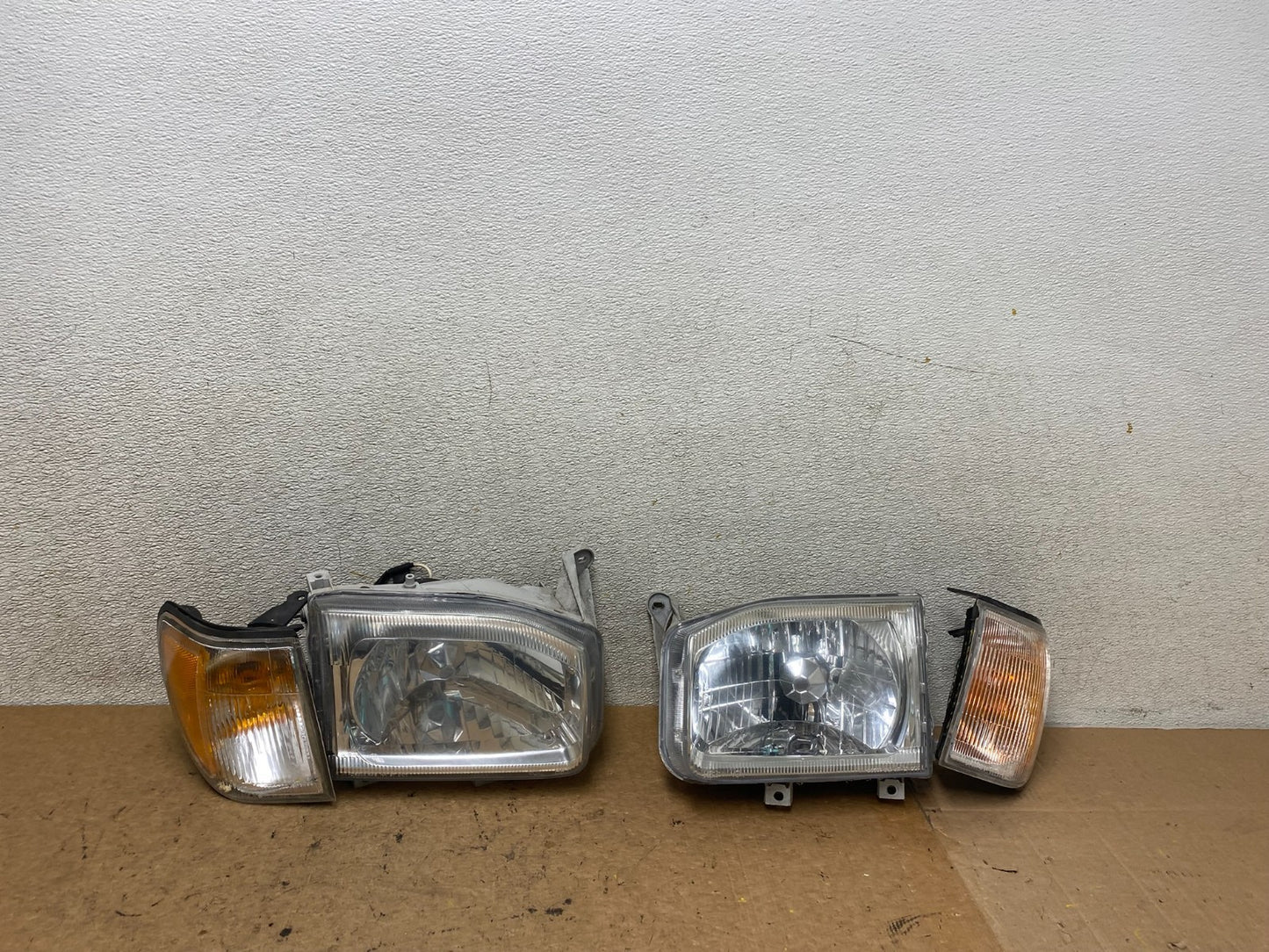 1999-2004 Nissan Pathfinder Left+Right Side Set Halogen Headlights Oem S9330 DW0