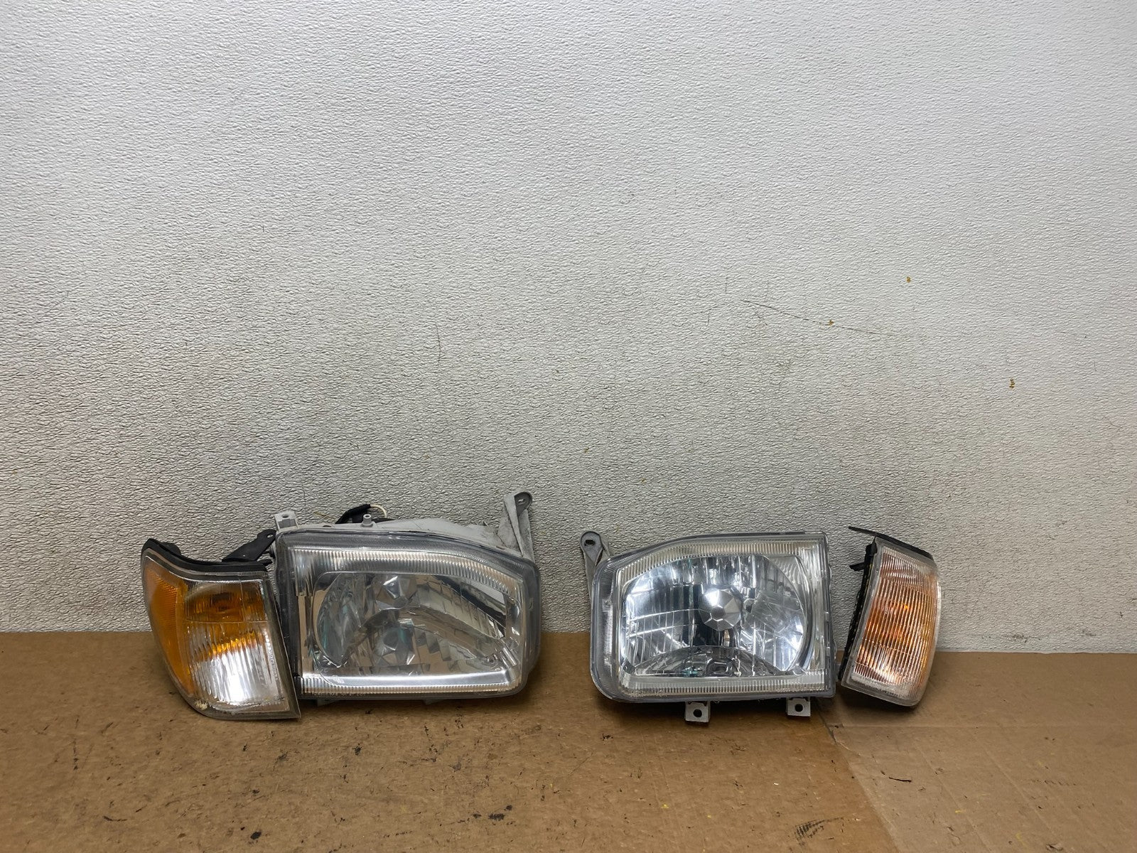 1999-2004 Nissan Pathfinder Left+Right Side Set Halogen Headlights Oem S9330 DW0