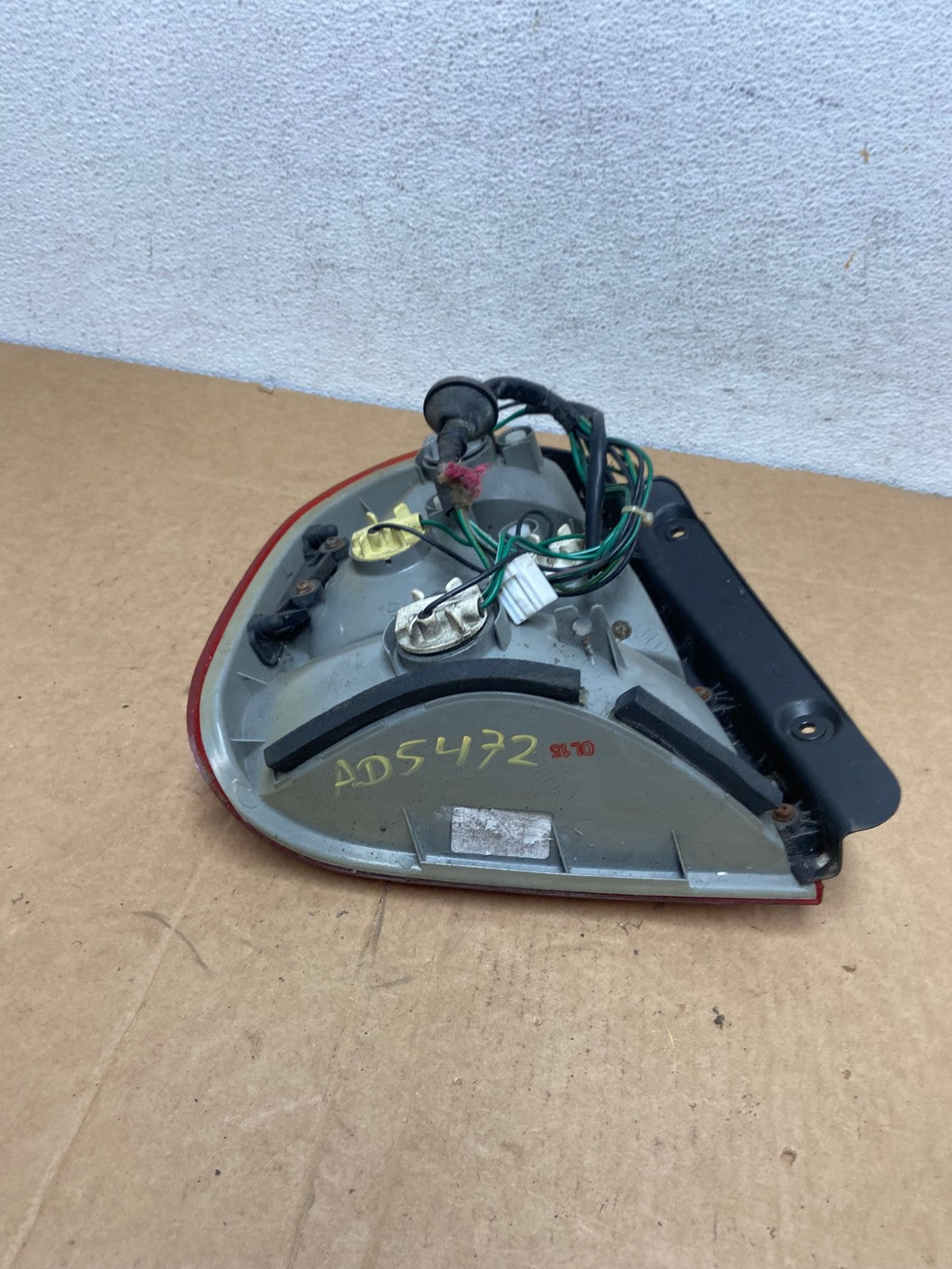 2000-2002 Hyundai Accent Sedan Right Passenger RH Tail Light AD5472 LK6