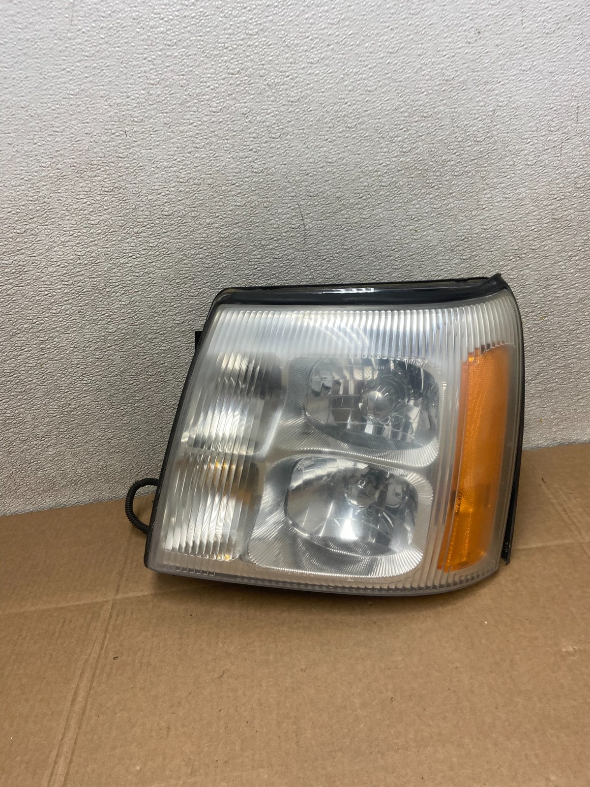 2002 to 2006 Cadillac Escalade Left Driver Lh Xenon HID Headlight Oem Y8376 DW0
