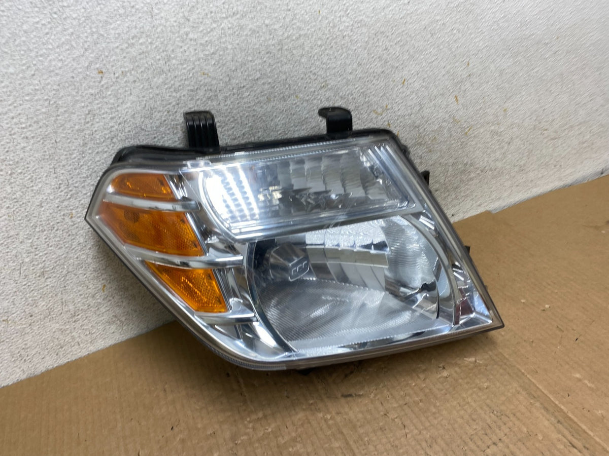 2008 to 2012 Nissan Pathfinder Halogen Headlight Right Passenger AI6558 DW2