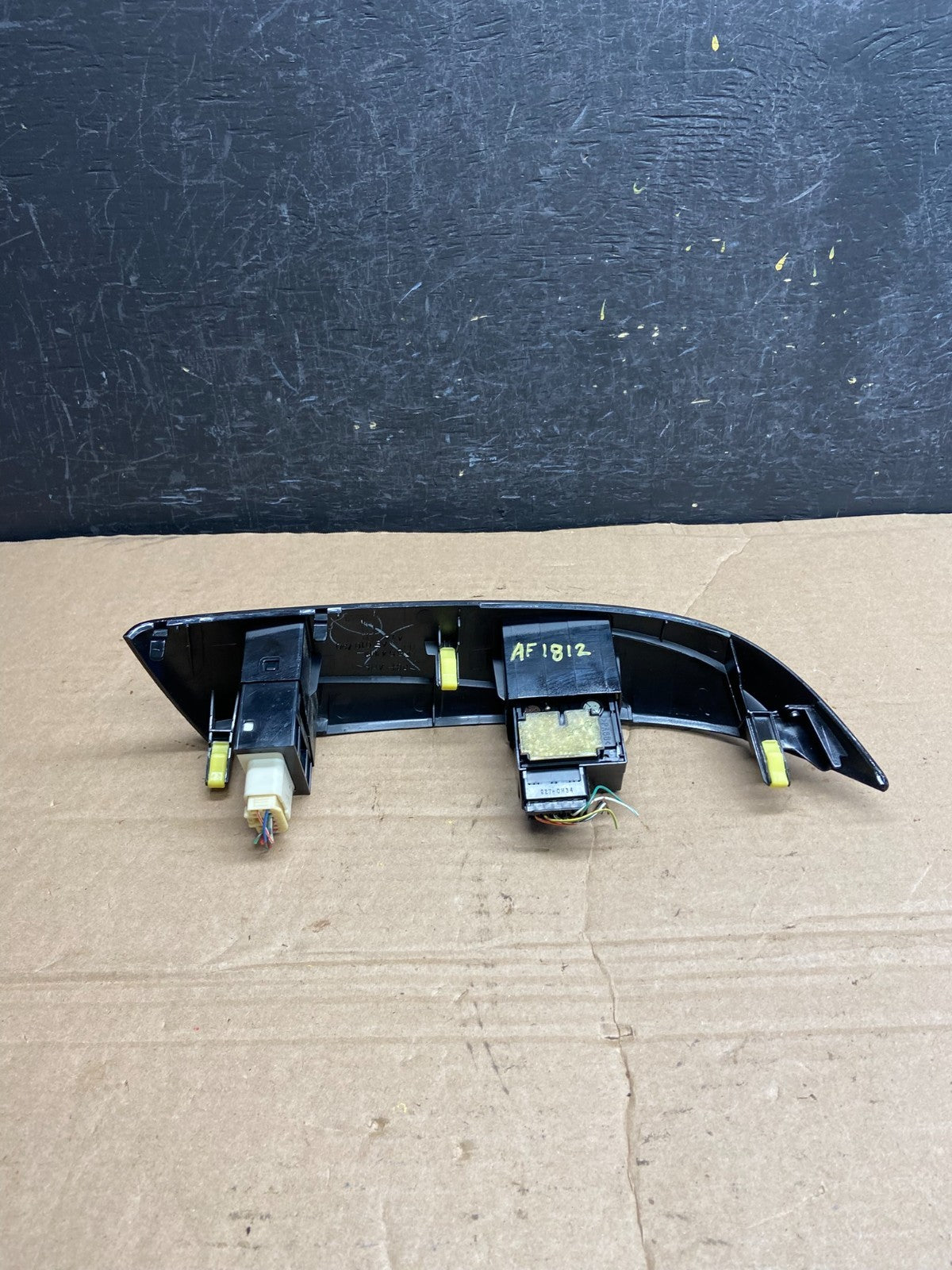 2004 to 2010 Toyota Sienna Left Side Climate Switches Bezel Trim AF1912 DG3