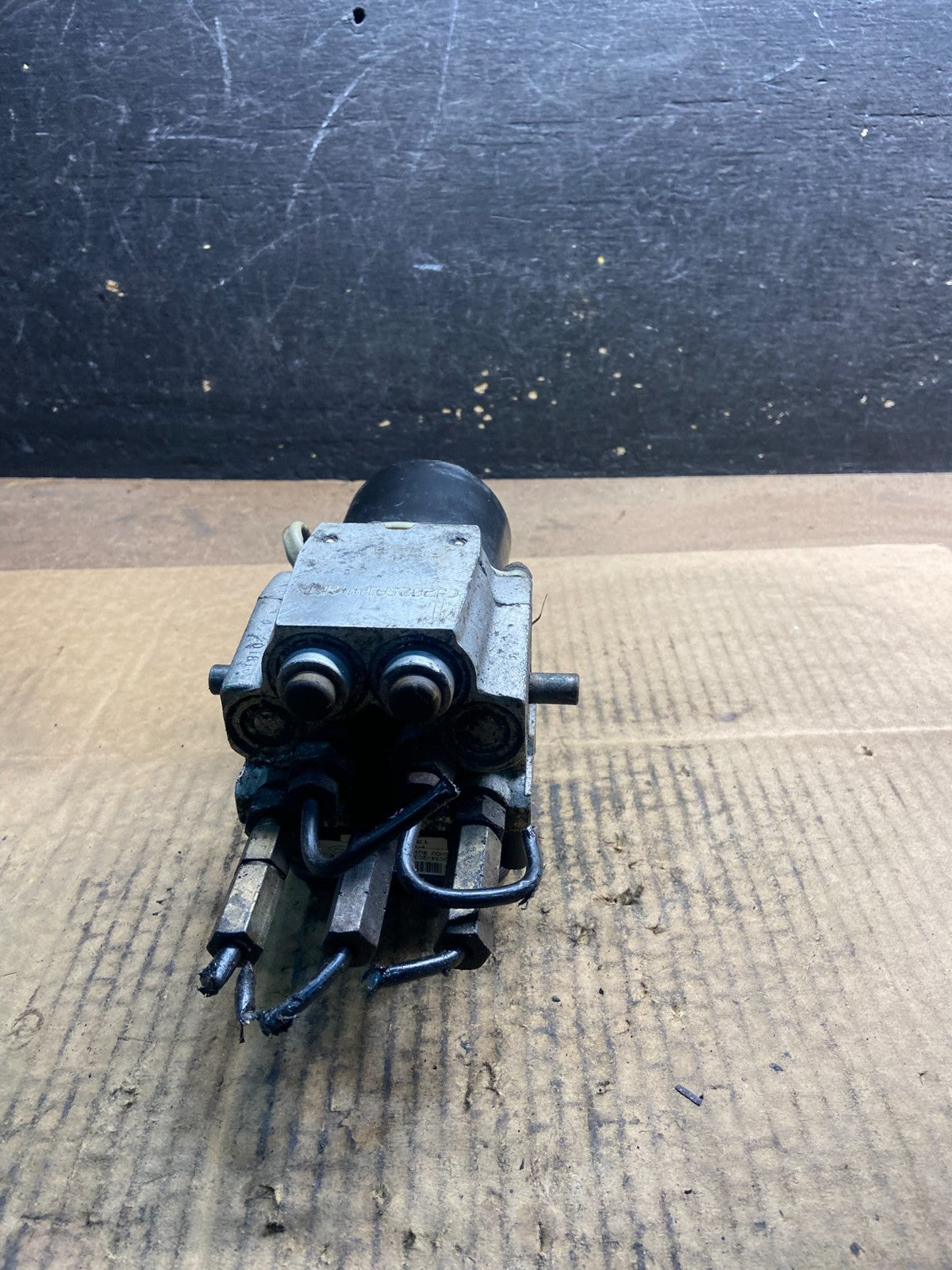 1999 to 2000 Ford F250 F350 SRW ABS Pump Control OEM 2c342c346be y4384 DG6