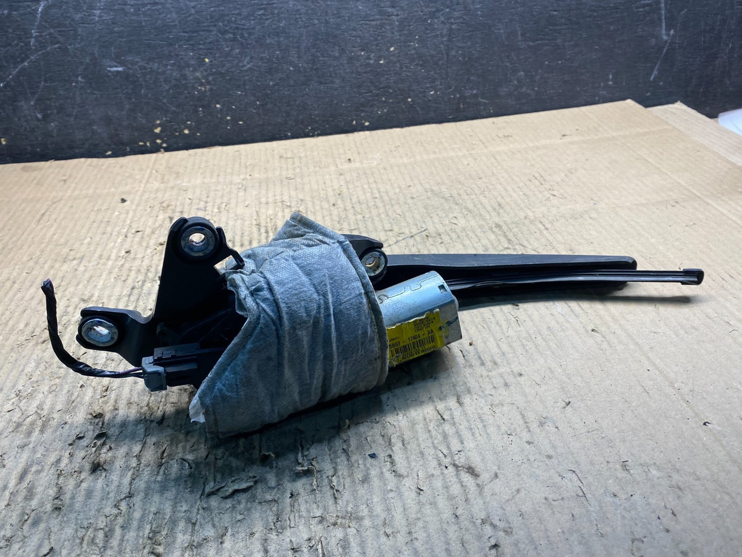 2011 to 2019 Ford Explorer Rear Windshield Wiper Motor OEM y1443 DG5