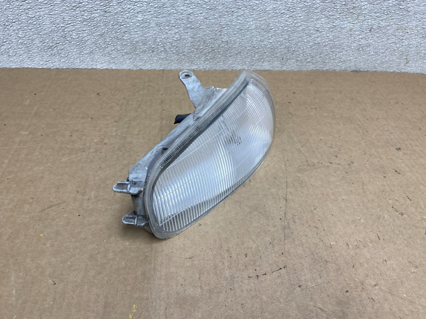 1992 to 1994 Toyota Camry Right Passenger RH Side Turn Signal W8588 DW2
