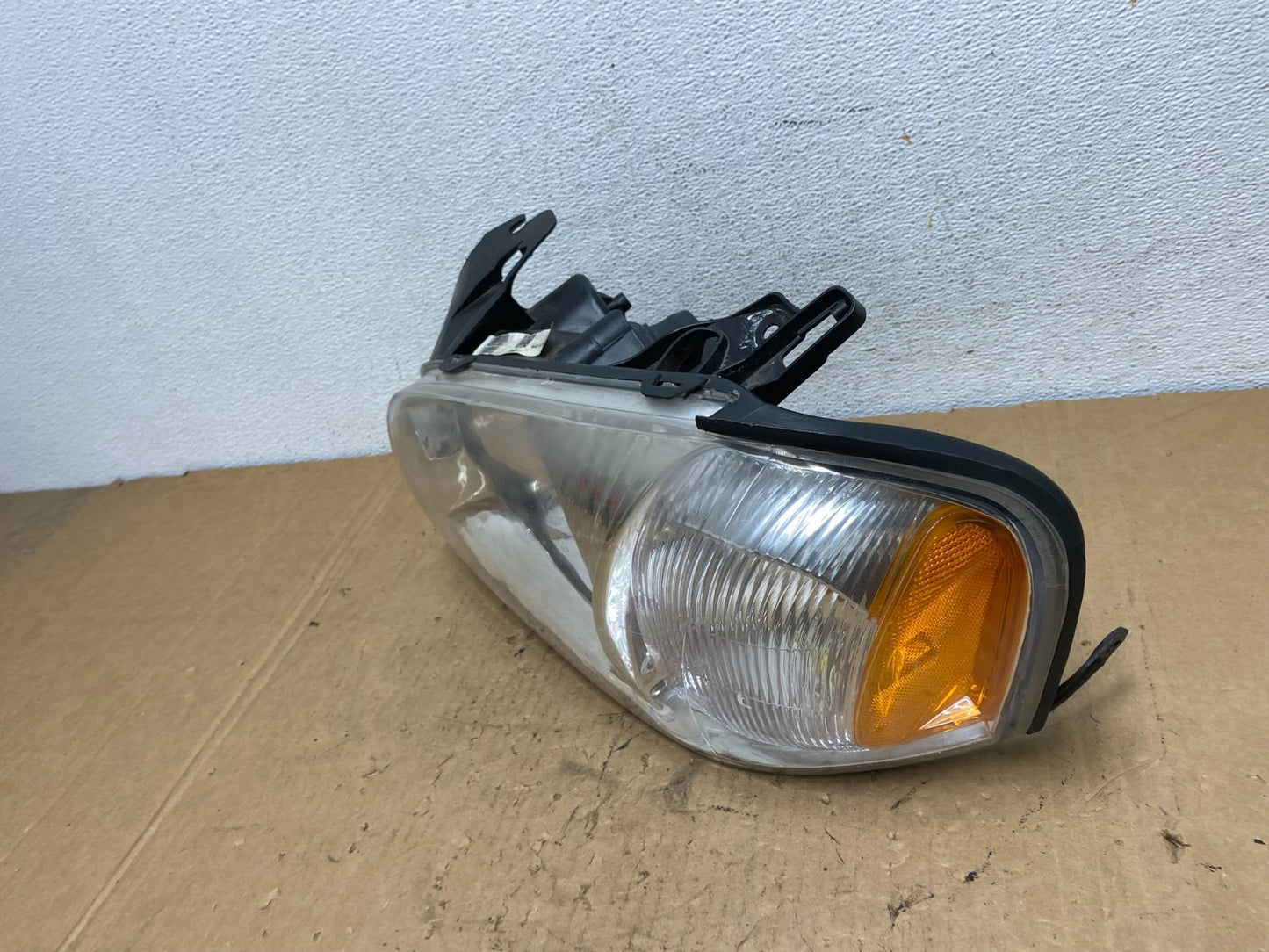 2001 to 2004 Mazda Tribute Left Driver Lh Side Halogen Headlight AD3295 DW1