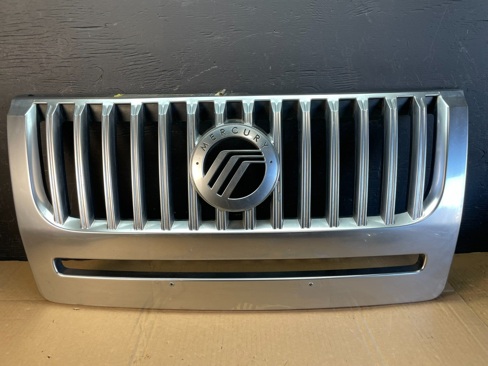 2008-2011 Mercury Mariner Front Upper Grill Grille Emblem ac5455 DG0