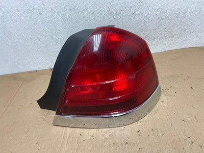 1998-2003 Ford Crown Victoria Right Passenger Rh Side Tail Light AE9362 LK0