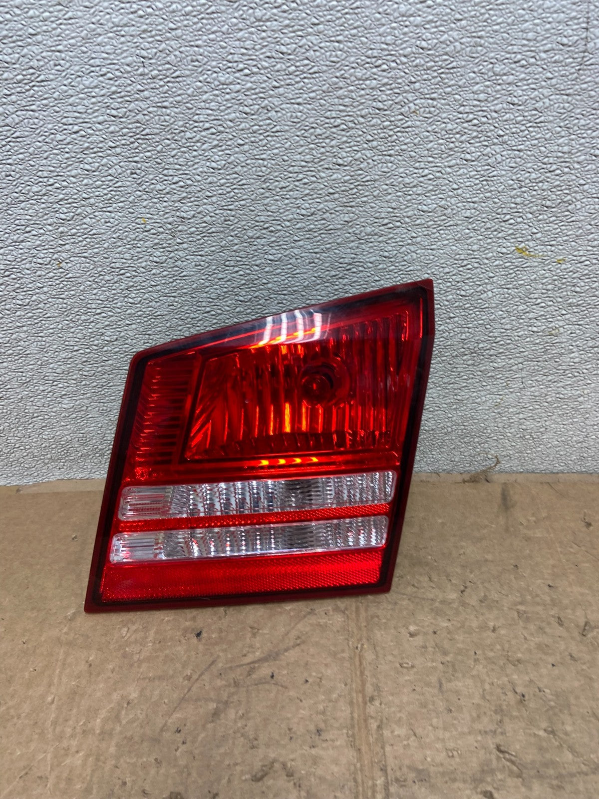NO LED 2009-2011 Dodge Journey Right Passenger side Tail Light Inner Oem AA41060