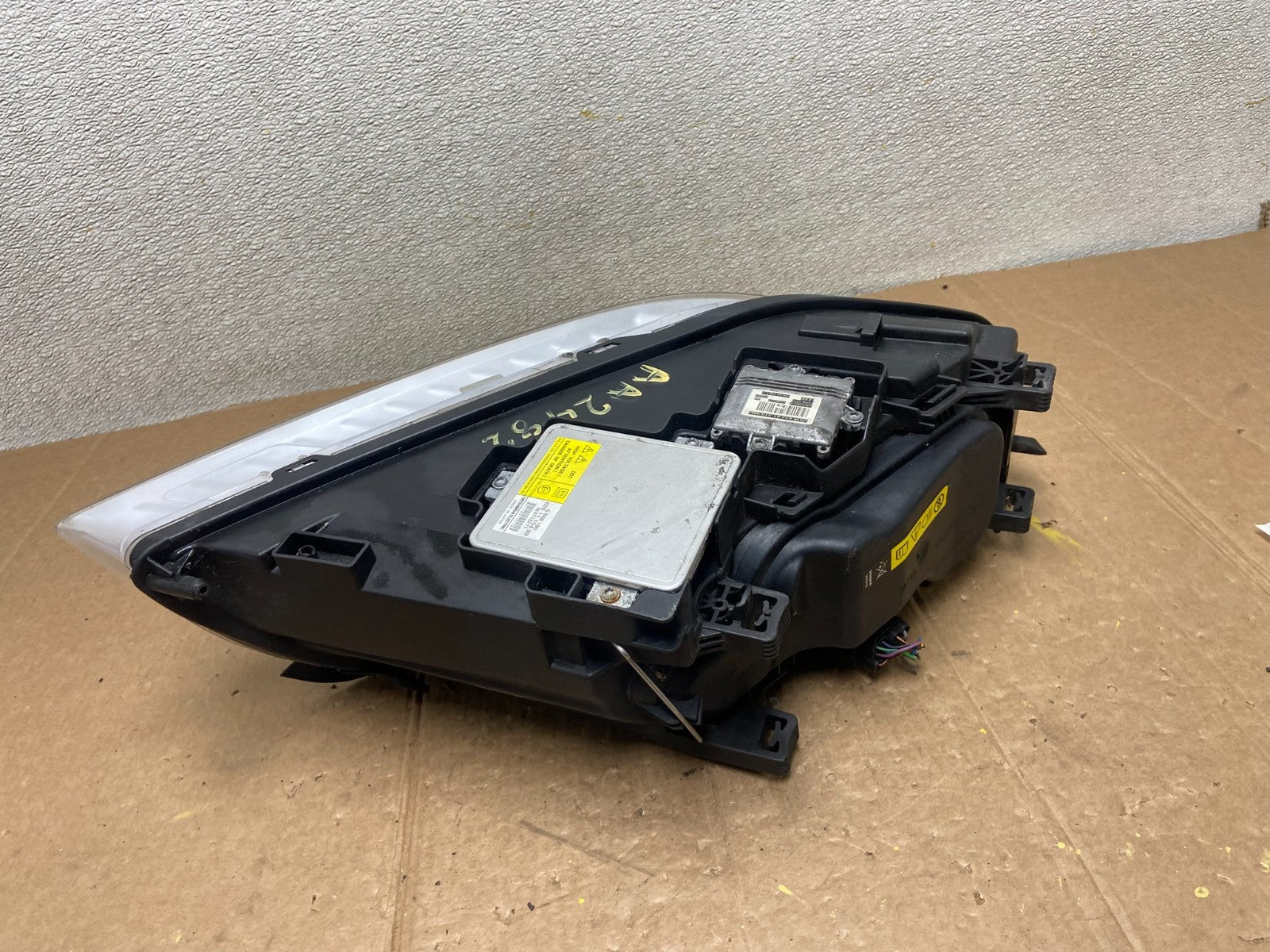 2007-2011 Volvo S80 LH Driver Side Xenon Adaptive Headlight 31214182 AA24824