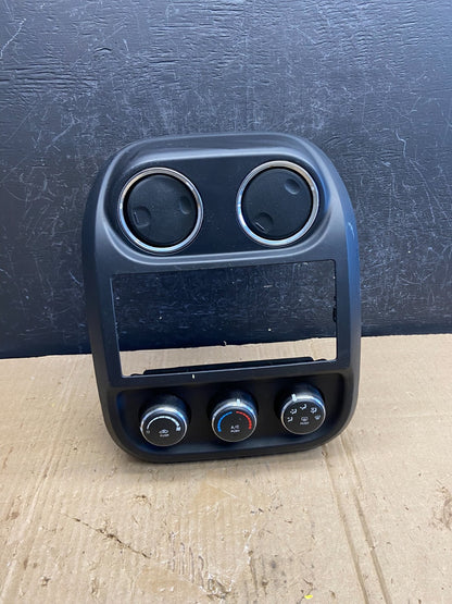 2011 to 2017 Jeep Compass Dash Climate Temperature Control Radio Bezel ae1998 DG0