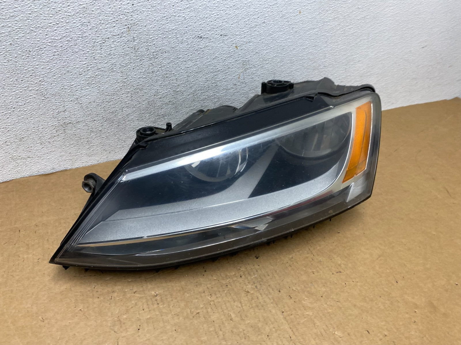 2011 to 2014 Volkswagen Jetta Left Driver LH Headlight Halogen AD4632 DW2